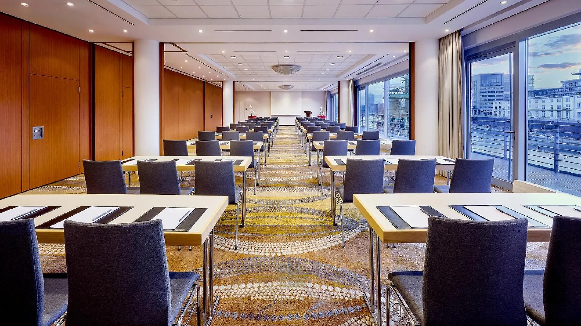 Courtyard By Marriott Duesseldorf Hafen Hotel
