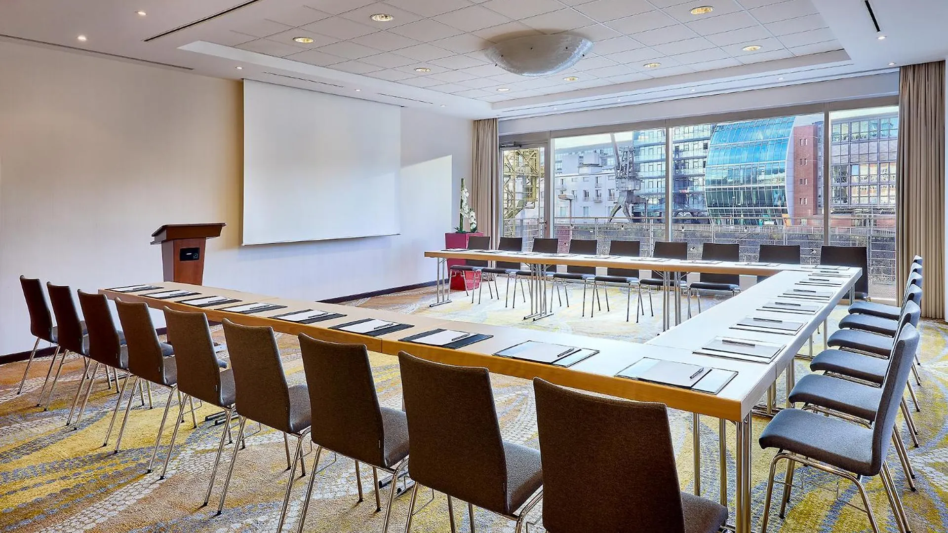 Courtyard By Marriott Duesseldorf Hafen Hotel